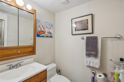 Condo in Miami Beach, Florida, 1 bedroom  № 1234011 - photo 13