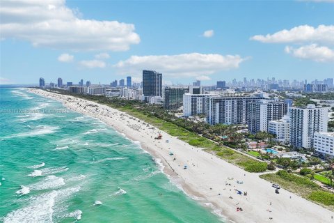 Condo in Miami Beach, Florida, 1 bedroom  № 1234011 - photo 25