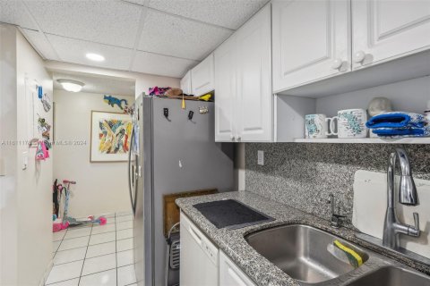 Condo in Miami Beach, Florida, 1 bedroom  № 1234011 - photo 7