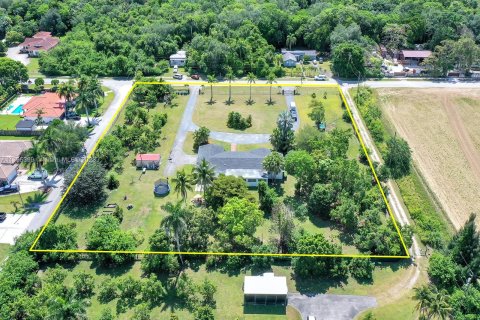 Villa ou maison à vendre à Homestead, Floride: 5 chambres, 295.43 m2 № 528869 - photo 1