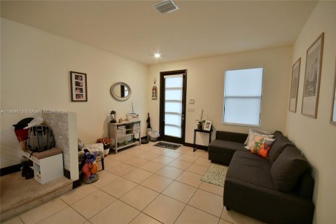 Townhouse in Miami Lakes, Florida 3 bedrooms, 171.87 sq.m. № 1387935 - photo 2