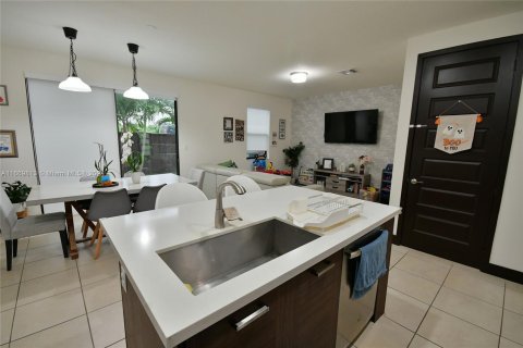 Townhouse in Miami Lakes, Florida 3 bedrooms, 171.87 sq.m. № 1387935 - photo 11