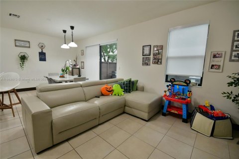 Townhouse in Miami Lakes, Florida 3 bedrooms, 171.87 sq.m. № 1387935 - photo 16