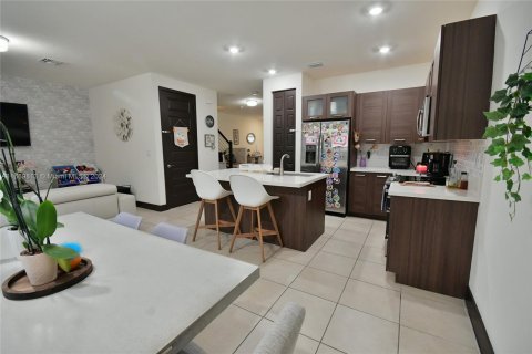 Townhouse in Miami Lakes, Florida 3 bedrooms, 171.87 sq.m. № 1387935 - photo 10