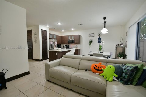 Townhouse in Miami Lakes, Florida 3 bedrooms, 171.87 sq.m. № 1387935 - photo 13