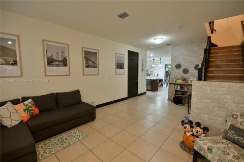 Townhouse in Miami Lakes, Florida 3 bedrooms, 171.87 sq.m. № 1387935 - photo 6