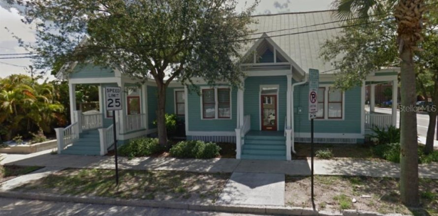 Commercial property in Tampa, Florida 302.21 sq.m. № 405925