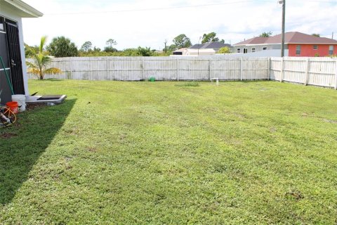 Villa ou maison à vendre à Lehigh Acres, Floride: 3 chambres, 130.81 m2 № 1400972 - photo 10