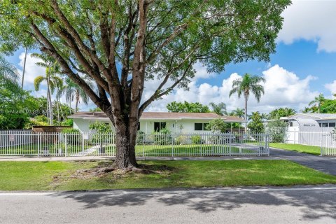 House in Miami, Florida 3 bedrooms, 113.71 sq.m. № 1316523 - photo 1