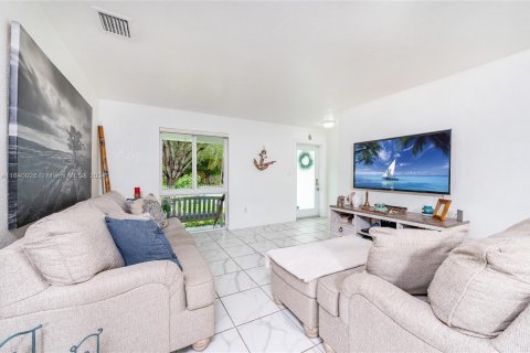 Casa en venta en Miami, Florida, 3 dormitorios, 113.71 m2 № 1316523 - foto 21