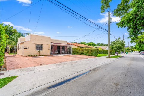 Propiedad comercial en venta en Miami, Florida, 229.75 m2 № 1316522 - foto 3