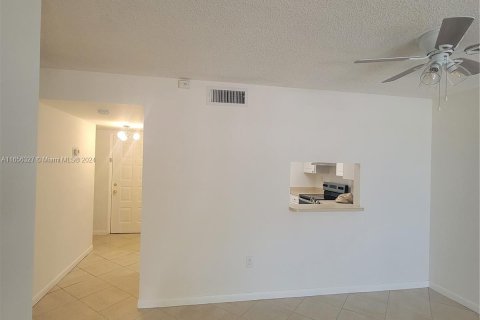 Condominio en alquiler en Plantation, Florida, 1 dormitorio, 70.98 m2 № 1357245 - foto 8