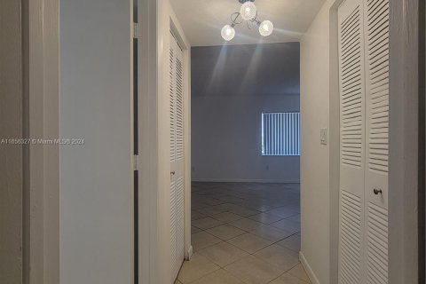 Condominio en alquiler en Plantation, Florida, 1 dormitorio, 70.98 m2 № 1357245 - foto 12