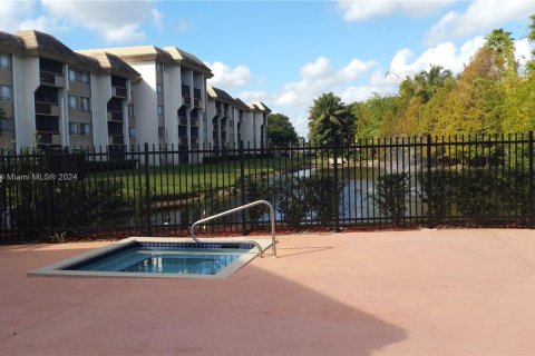 Condominio en alquiler en Plantation, Florida, 1 dormitorio, 70.98 m2 № 1357245 - foto 20