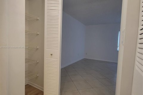 Condominio en alquiler en Plantation, Florida, 1 dormitorio, 70.98 m2 № 1357245 - foto 14