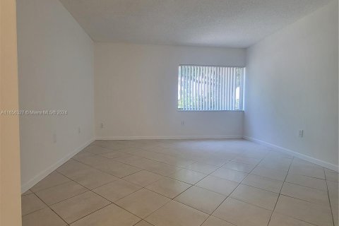 Condo in Plantation, Florida, 1 bedroom  № 1357245 - photo 9