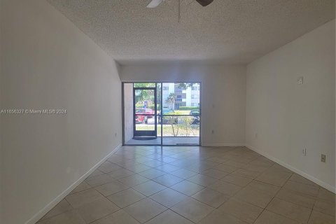 Condominio en alquiler en Plantation, Florida, 1 dormitorio, 70.98 m2 № 1357245 - foto 5