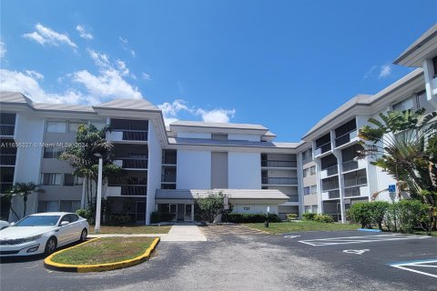 Condominio en alquiler en Plantation, Florida, 1 dormitorio, 70.98 m2 № 1357245 - foto 1