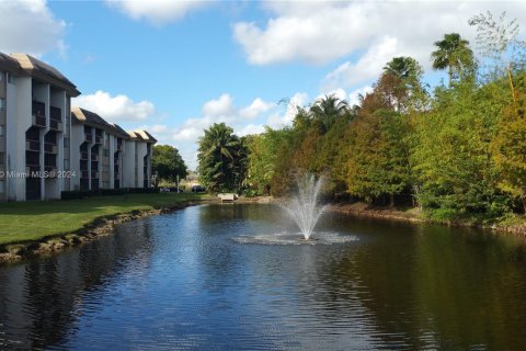 Condo in Plantation, Florida, 1 bedroom  № 1357245 - photo 21