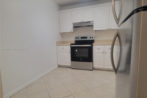 Condominio en alquiler en Plantation, Florida, 1 dormitorio, 70.98 m2 № 1357245 - foto 3