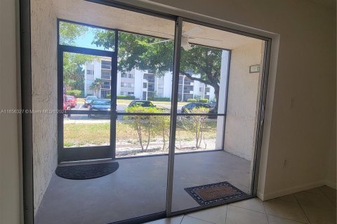 Condominio en alquiler en Plantation, Florida, 1 dormitorio, 70.98 m2 № 1357245 - foto 16