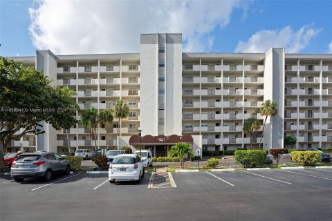 Condo in Lauderhill, Florida, 2 bedrooms  № 1356901 - photo 2