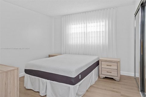 Condo in Lauderhill, Florida, 2 bedrooms  № 1356901 - photo 29