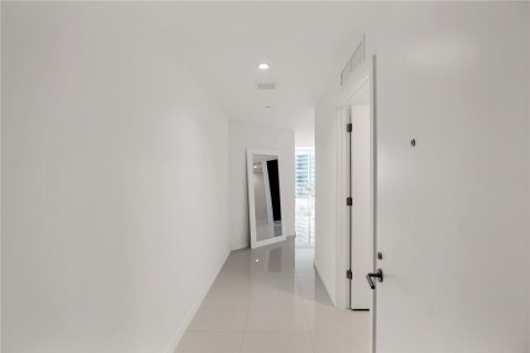 Condominio en venta en Miami, Florida, 1 dormitorio, 116.5 m2 № 525071 - foto 20