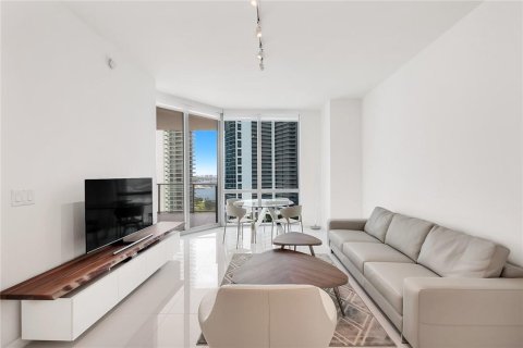 Condominio en venta en Miami, Florida, 1 dormitorio, 116.5 m2 № 525071 - foto 6