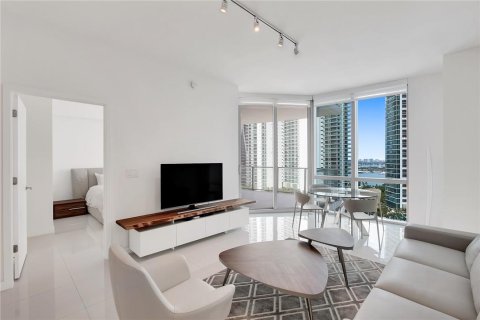 Condominio en venta en Miami, Florida, 1 dormitorio, 116.5 m2 № 525071 - foto 15