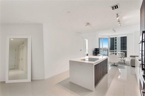 Condo in Miami, Florida, 1 bedroom in PARAMOUNT WORLD CENTER   № 525071 - photo 18