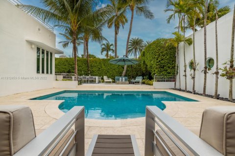 Villa ou maison à louer à Miami Beach, Floride: 3 chambres, 263.38 m2 № 183385 - photo 2
