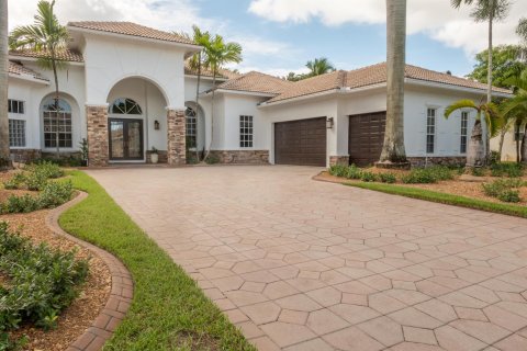 House in Wellington, Florida 5 bedrooms, 347.45 sq.m. № 1168681 - photo 30