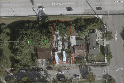 Terreno en venta en Miami, Florida № 886062 - foto 2