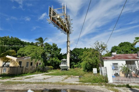 Terreno en venta en Miami, Florida № 886062 - foto 3