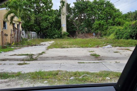 Terreno en venta en Miami, Florida № 886062 - foto 17