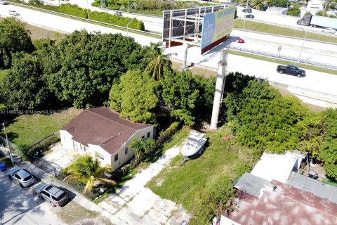 Terreno en venta en Miami, Florida № 886062 - foto 15