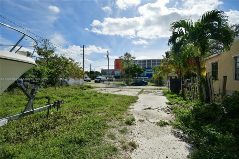 Terreno en venta en Miami, Florida № 886062 - foto 28