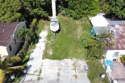 Terreno en venta en Miami, Florida № 886062 - foto 13