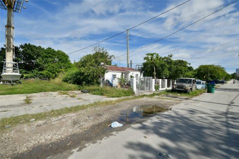 Terreno en venta en Miami, Florida № 886062 - foto 30