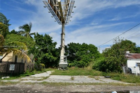 Terreno en venta en Miami, Florida № 886062 - foto 20