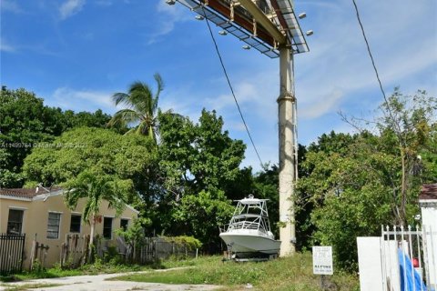 Terreno en venta en Miami, Florida № 886062 - foto 22