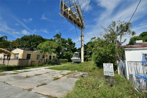 Terreno en venta en Miami, Florida № 886062 - foto 19