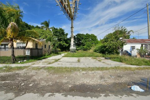 Terreno en venta en Miami, Florida № 886062 - foto 27