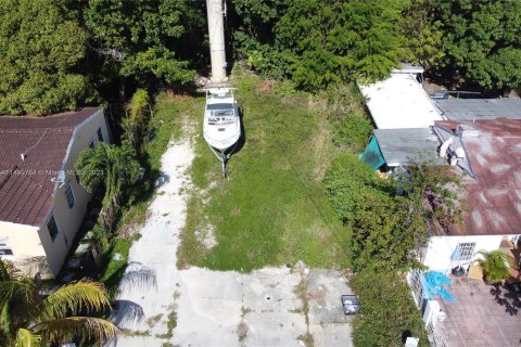 Terreno en venta en Miami, Florida № 886062 - foto 9