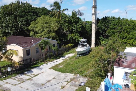 Terreno en venta en Miami, Florida № 886062 - foto 11