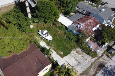 Terreno en venta en Miami, Florida № 886062 - foto 8