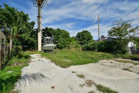 Terreno en venta en Miami, Florida № 886062 - foto 24