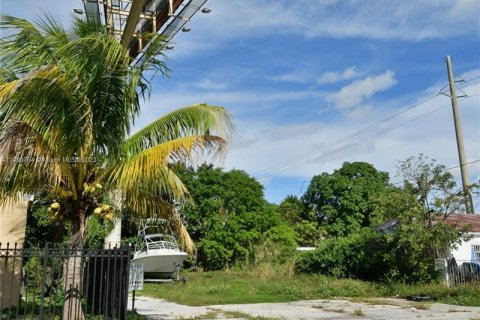 Terreno en venta en Miami, Florida № 886062 - foto 23