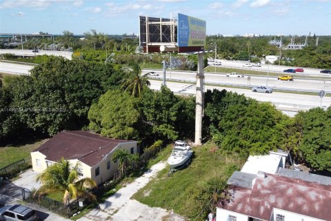 Terreno en venta en Miami, Florida № 886062 - foto 14